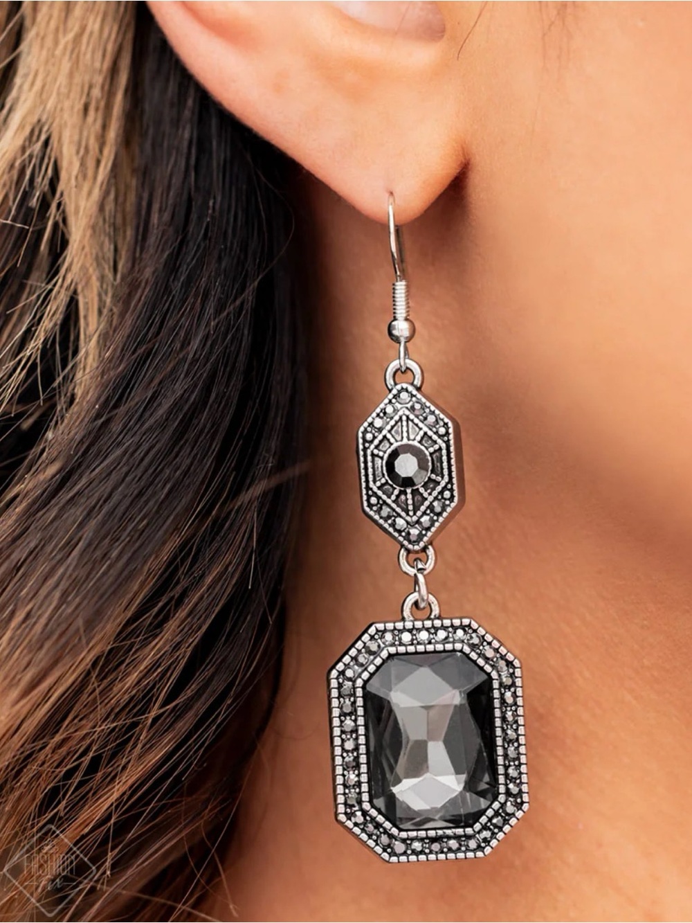 🆕Women’s Silver Smoky Gray Dangle Earrings❤️❤️